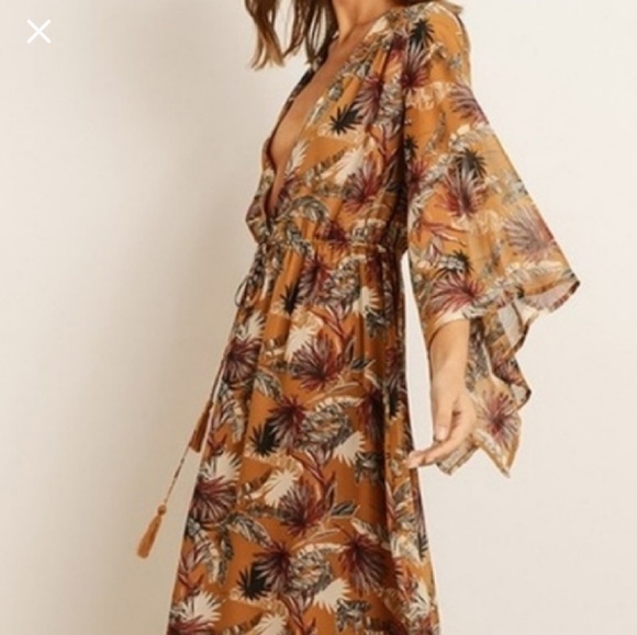 STORIA Palm Leaf Maxi Dress with Flowy Sleeves - Picture 6 of 8